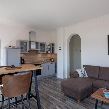 Ankerplatz Ueber Dem Hafen-Pub Lägenhet Pellworm Exteriör bild
